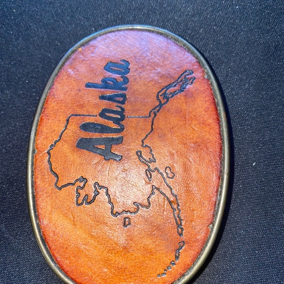 SWIB LEATHER BRASS ALASKA MAP BELT BUCKLE Embossed vintage - Picture 3 of 8